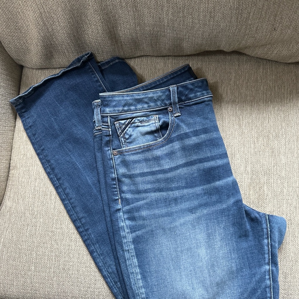 Buckle Black Fit 93 Women's Straight Leg Jeans in Medium Blue Wash